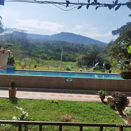 Hotel Campestre La Fuente - Piscina Moniquirá Buitenkant foto